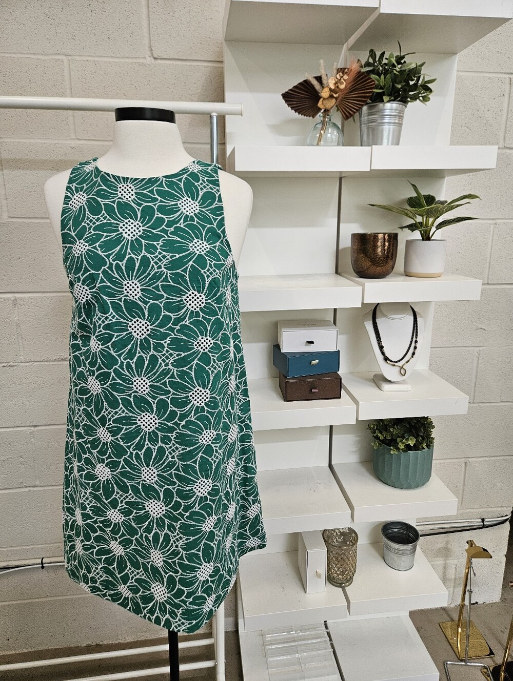 Floral Embroidered Shift Dress in Emerald Green